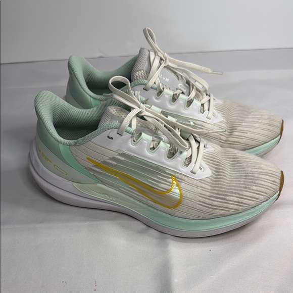 Nike White and Green Sneakers with Breathable Mesh - Picture 3 of 8